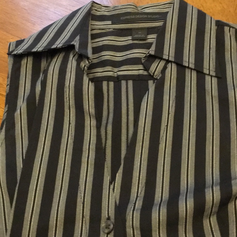 Express Design Studio Button Down Size Small - image 3